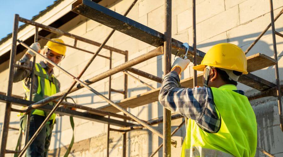 Professional gutter cleaning in Mooreland, IN